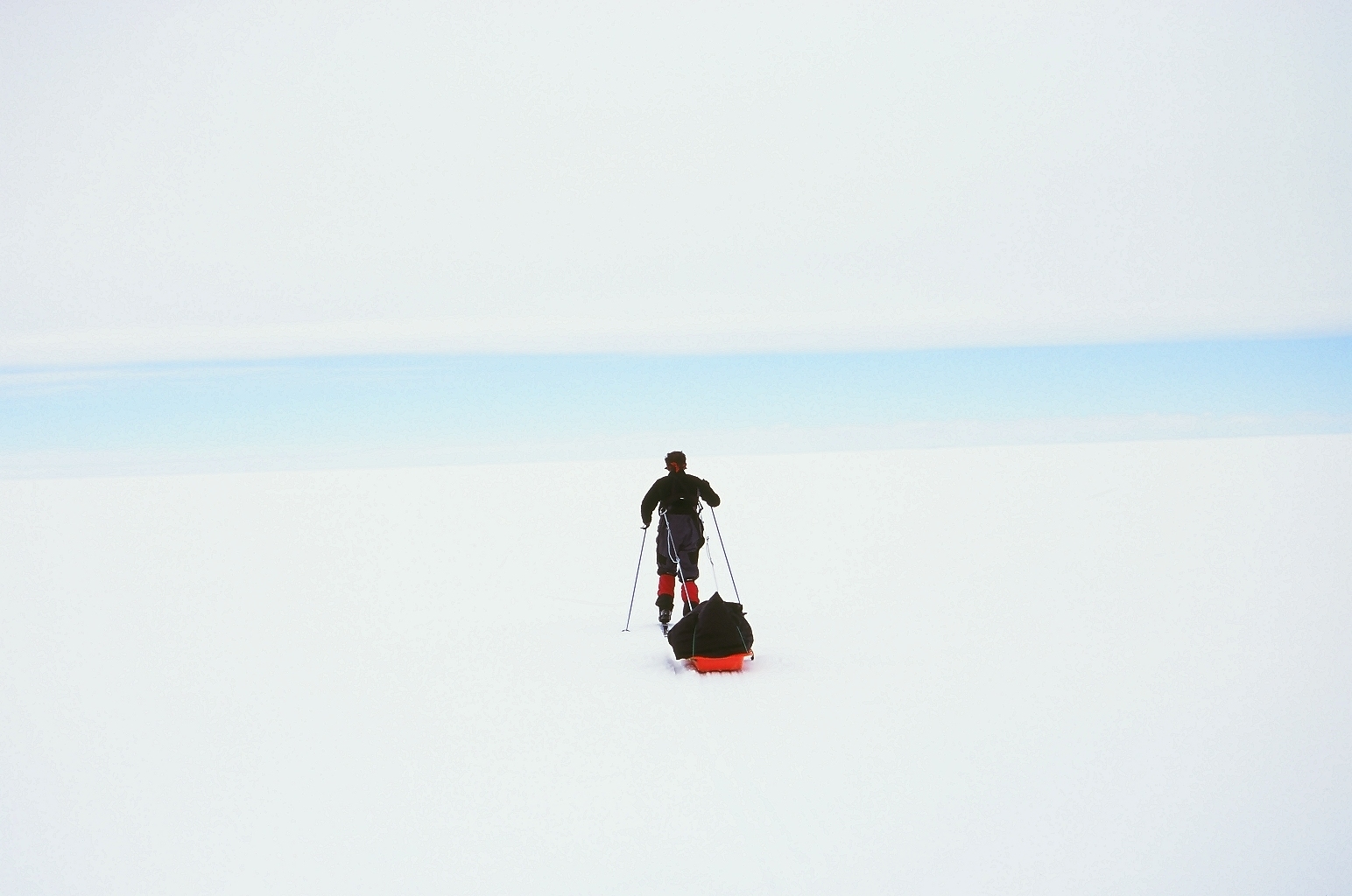 Polar skier on the Greenland Crossing