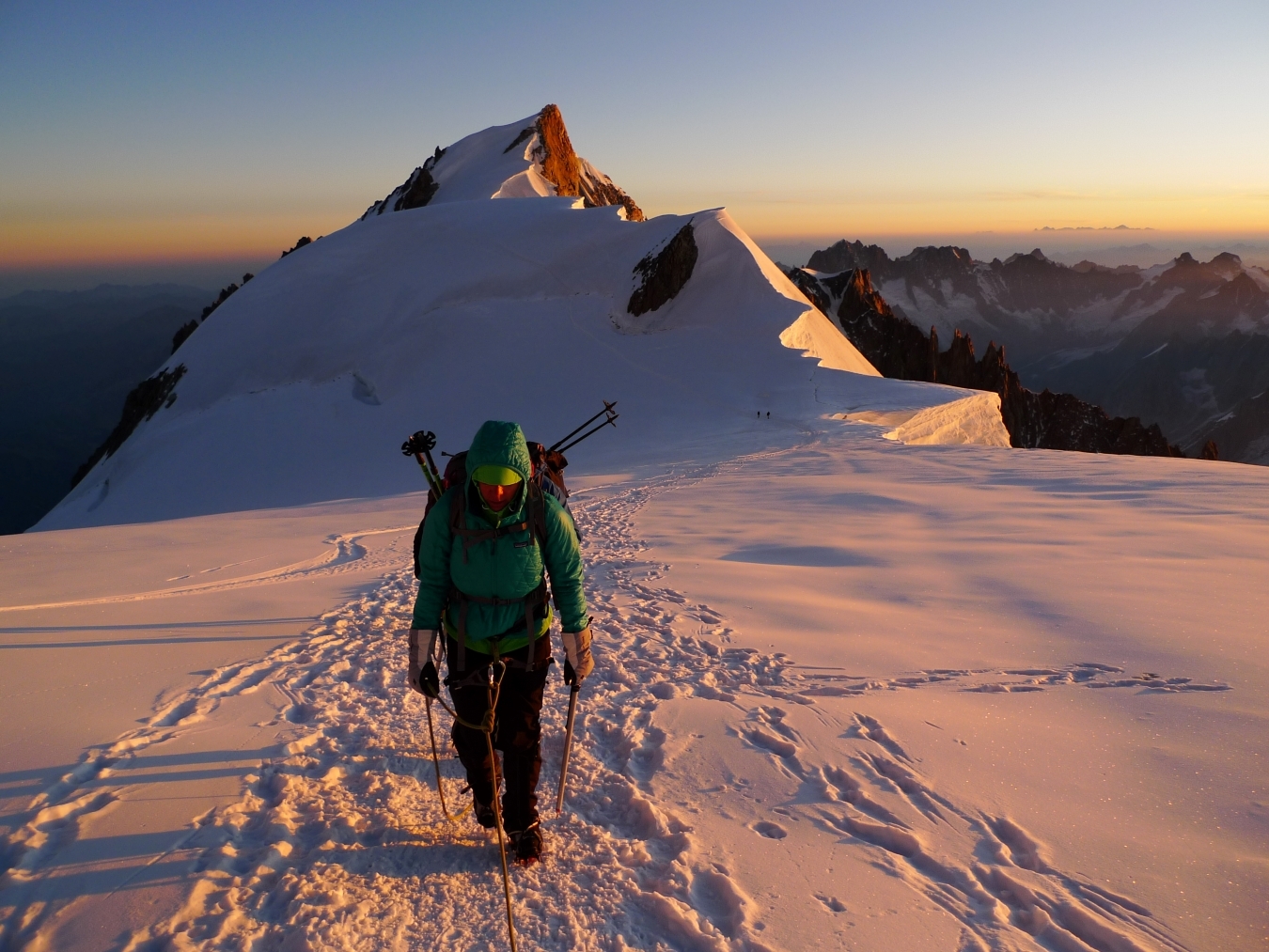 A beautiful morning to climb to the summit of Mont Blanc