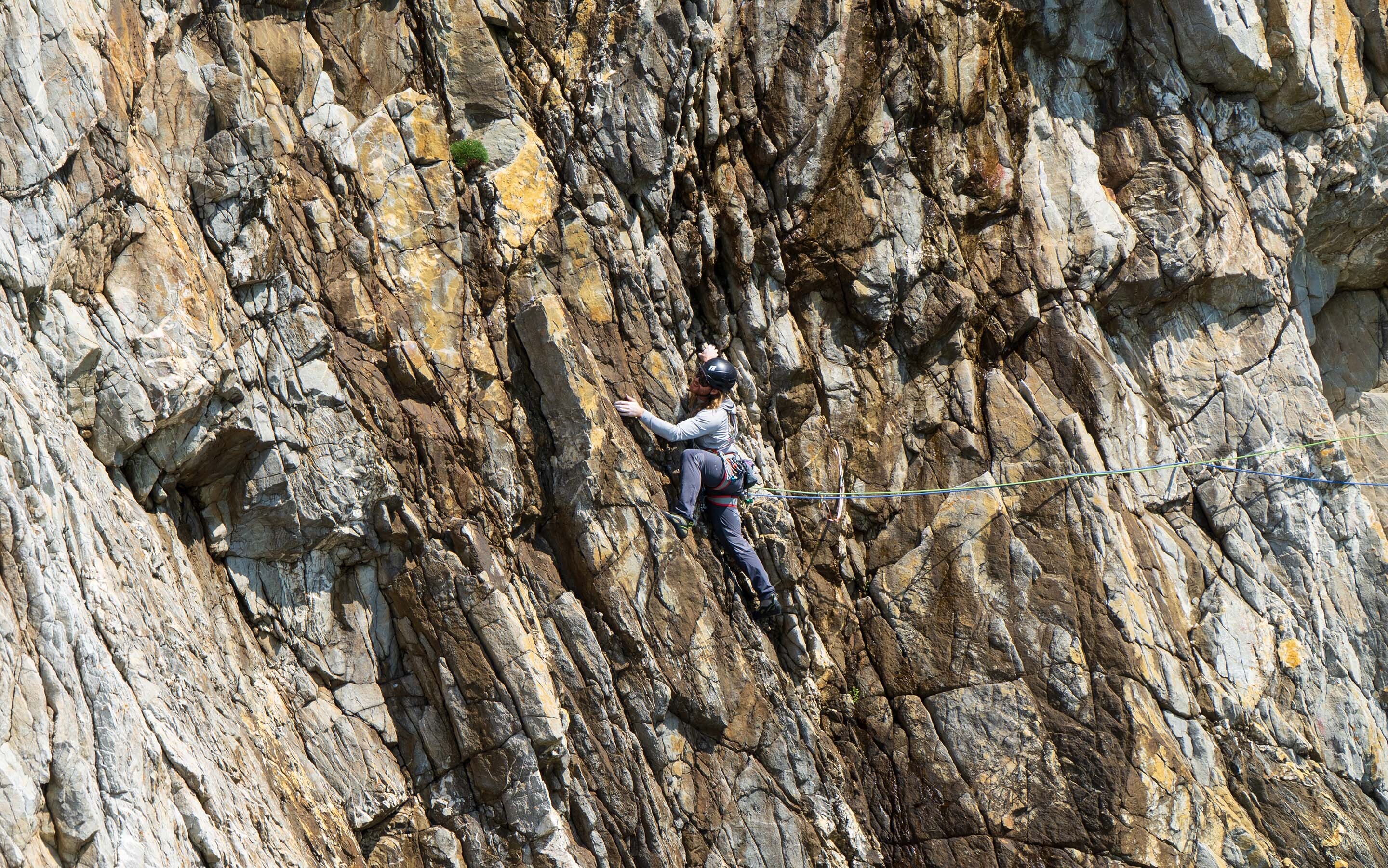 AC IFMGA Mountain & Ski Guide Dave Lewis camouflaged by the surrounding rock face