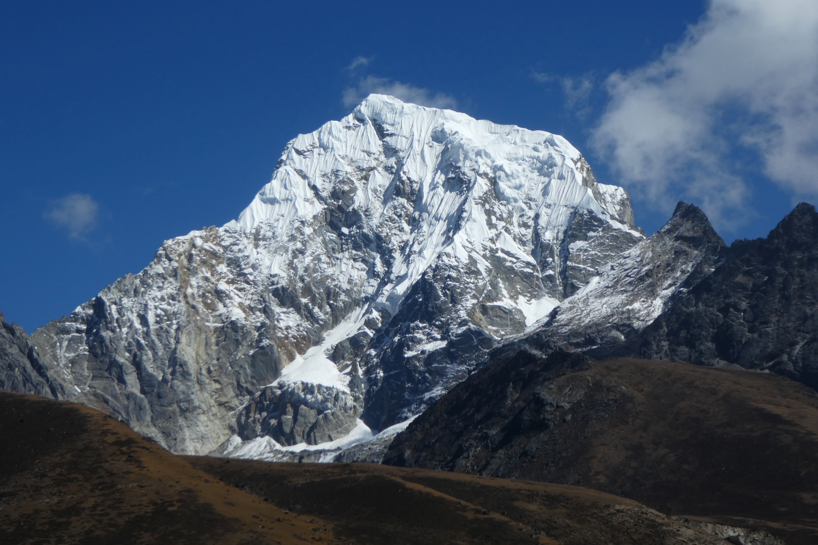 The beautiful summit of Cholatse