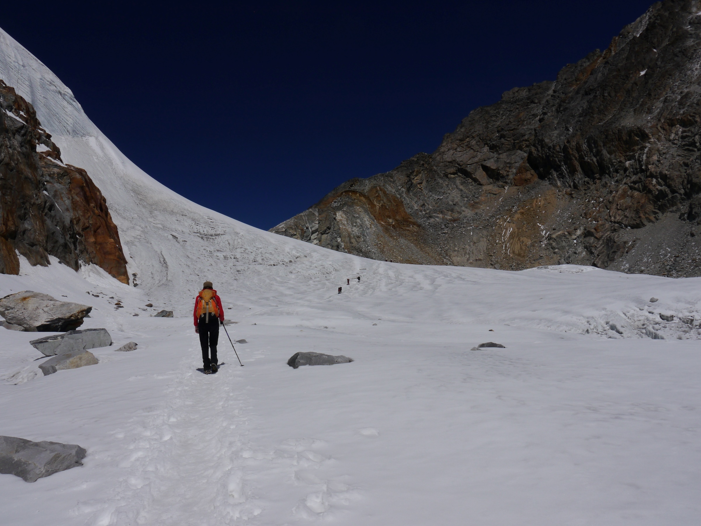 The climb to the Cho La pass crosses easy snow slopes