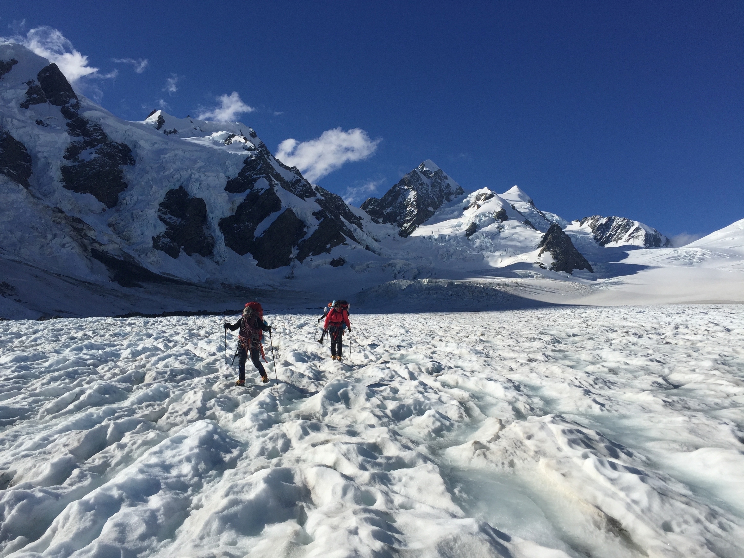 Navigating glacier terrain on the Expedition Climbing Course