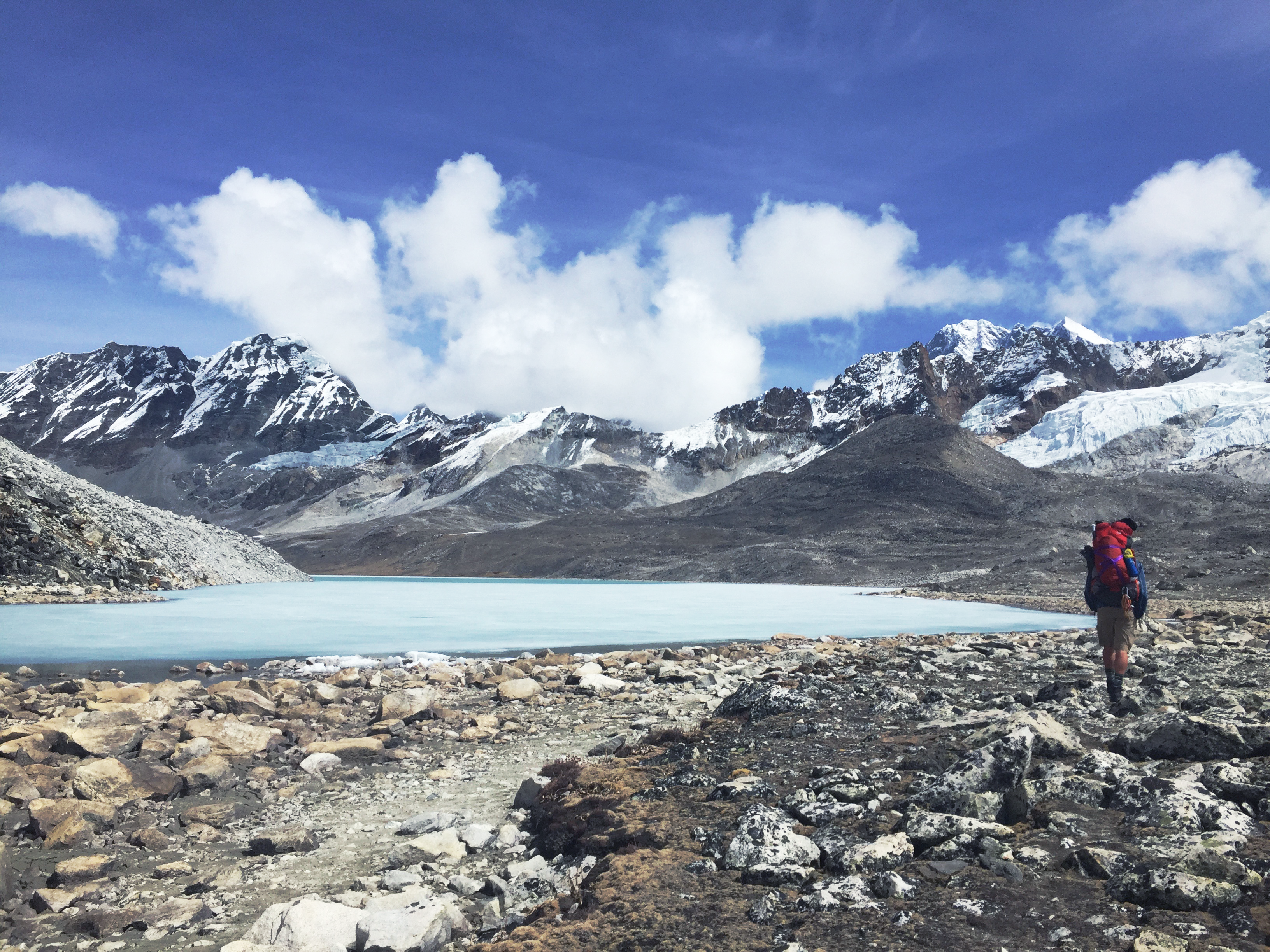 Approaching the Amphu Lapcha