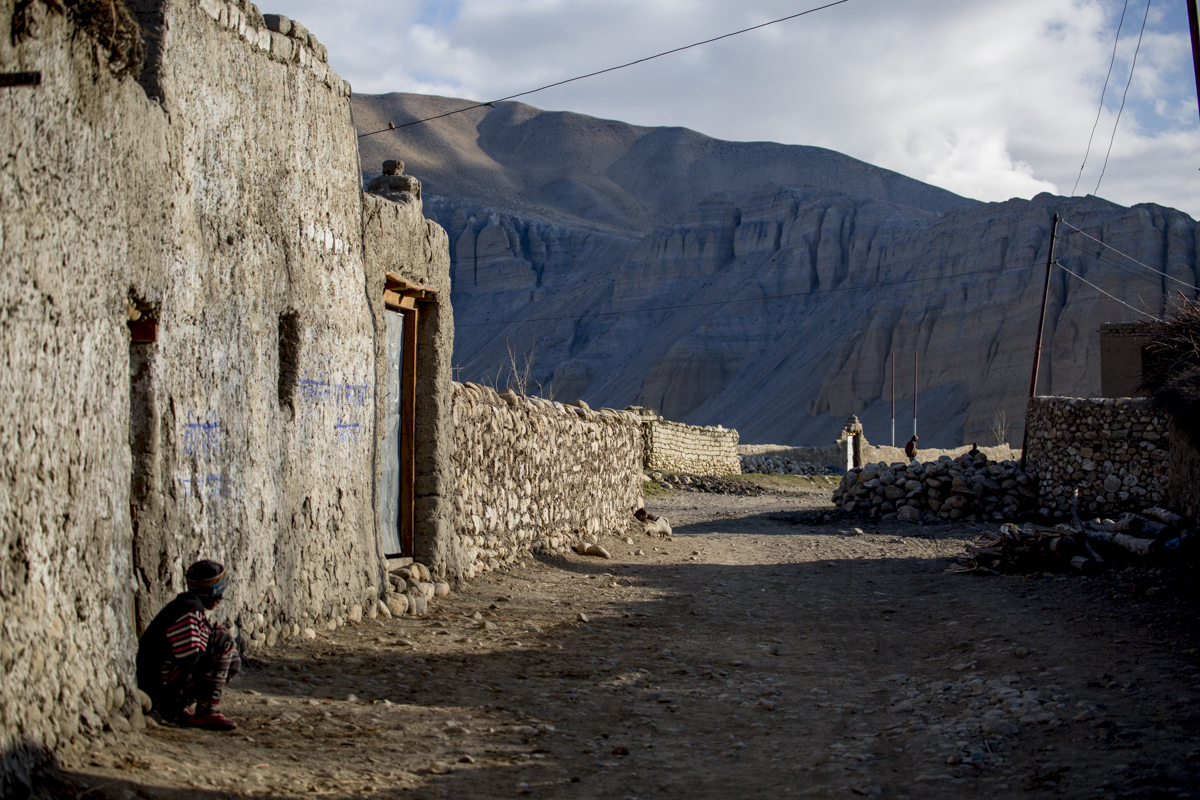 The quiet streets and barren hillsides of Charang, Upper Mustang.